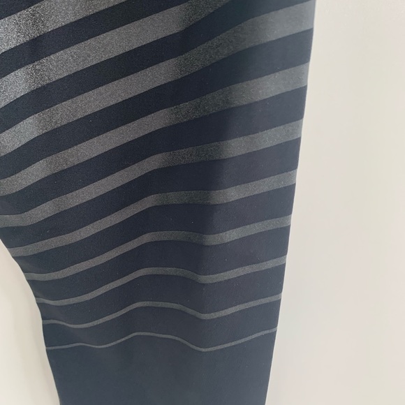 NWT Athleta Reflective Detail Sonar 7/8 Tight  S - Picture 7 of 8